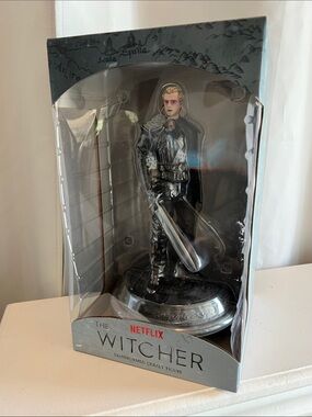 Netflix The Witcher Transformed Geralt Figure - 12” Dark Horse Figure